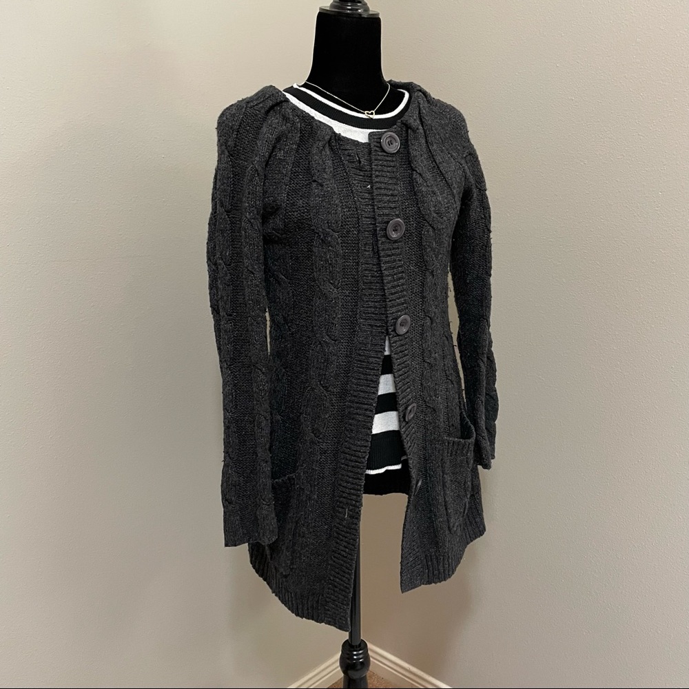 ❄️ 3/$26 grey long knit INC cardigan